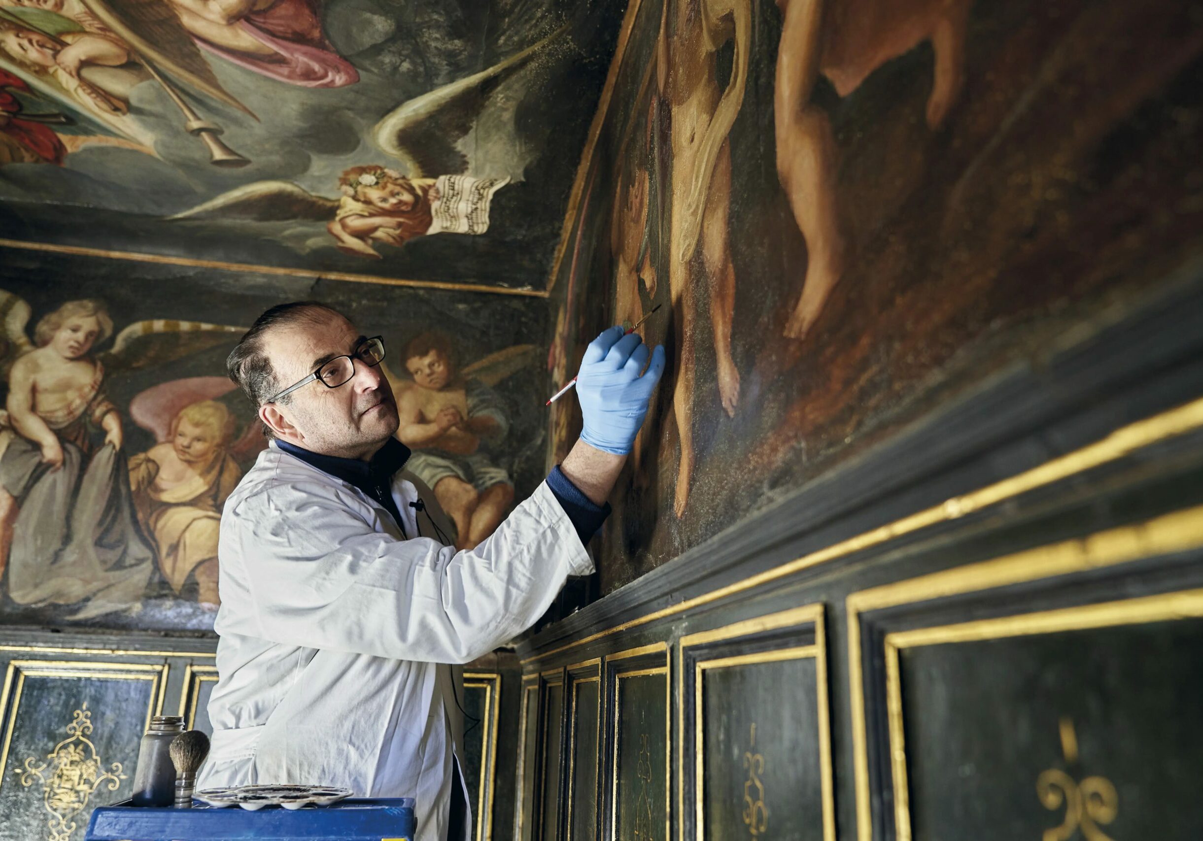 Conservation work in the Heaven Closet